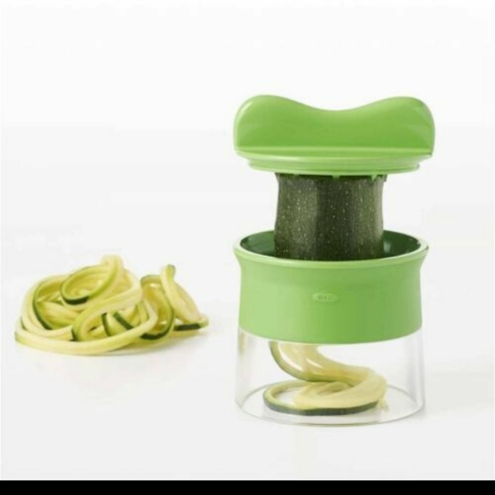 NEW OXO Good Grips Hand Held Spiralizer Curly Vegetable Noodles Dishwasher Safe - Picture 3 of 6